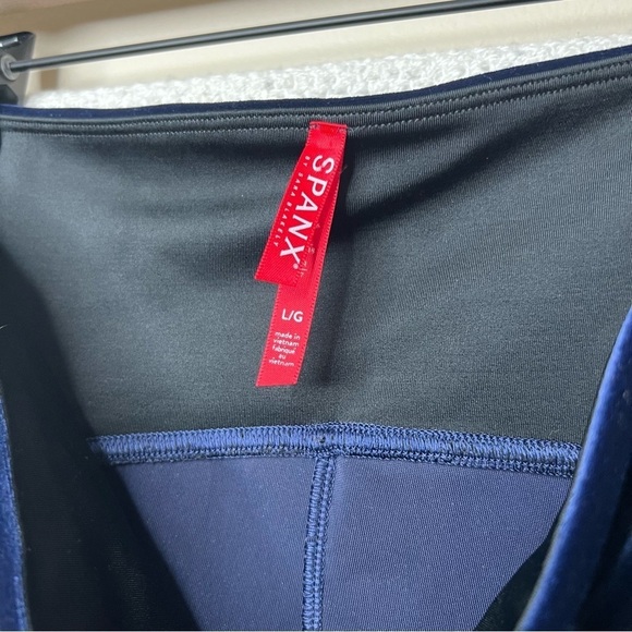 Spanx Navy Velvet Leggings Size Large - Picture 7 of 7